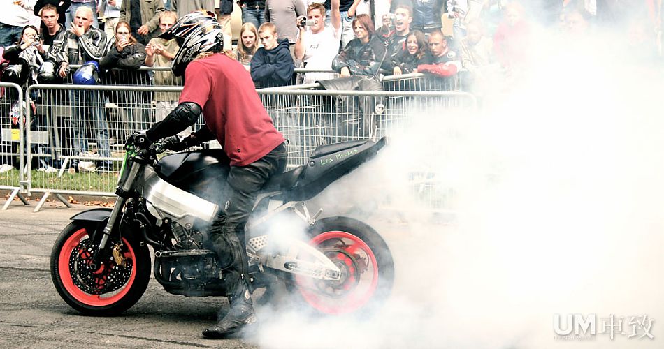 别烧胎 上瘾 摩托车burnout