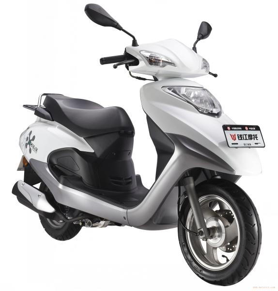 钱江踏板即将上市 宝悦qj110t-8