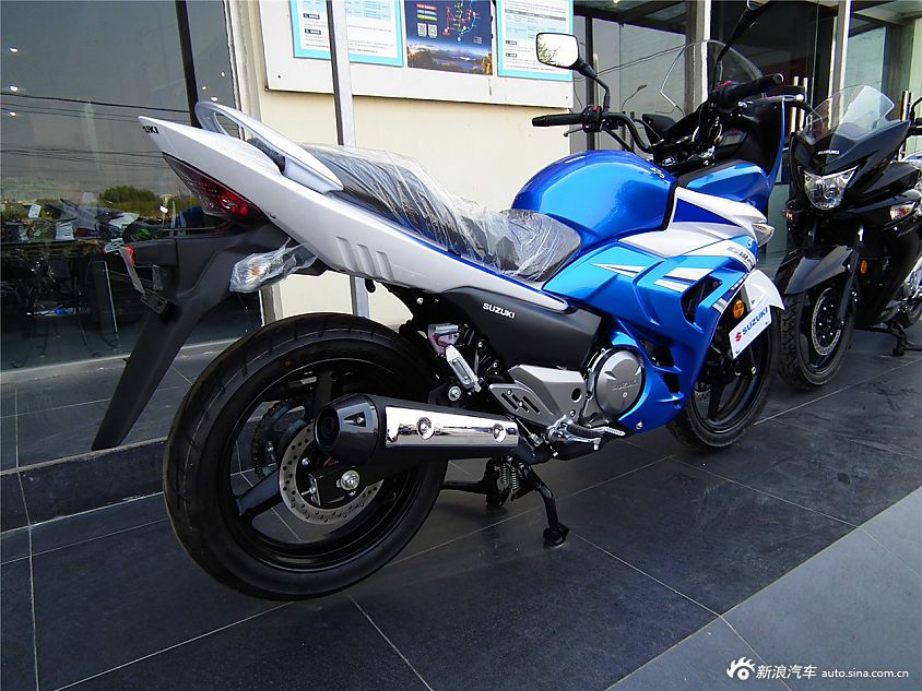 豪爵铃木骊驰gw250f独家到店实拍