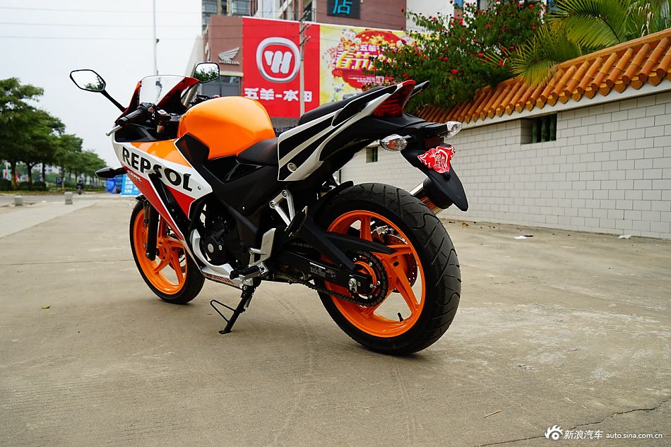 实拍五羊本田cbr300rabs高清图赏